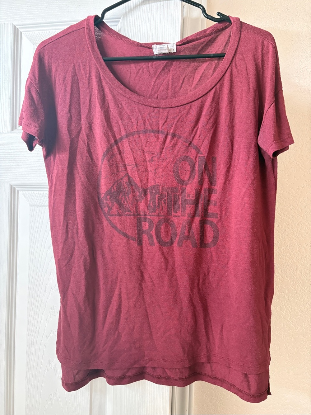 Full Tilt Women's Short Sleeve Graphic Tee - Berry Red
